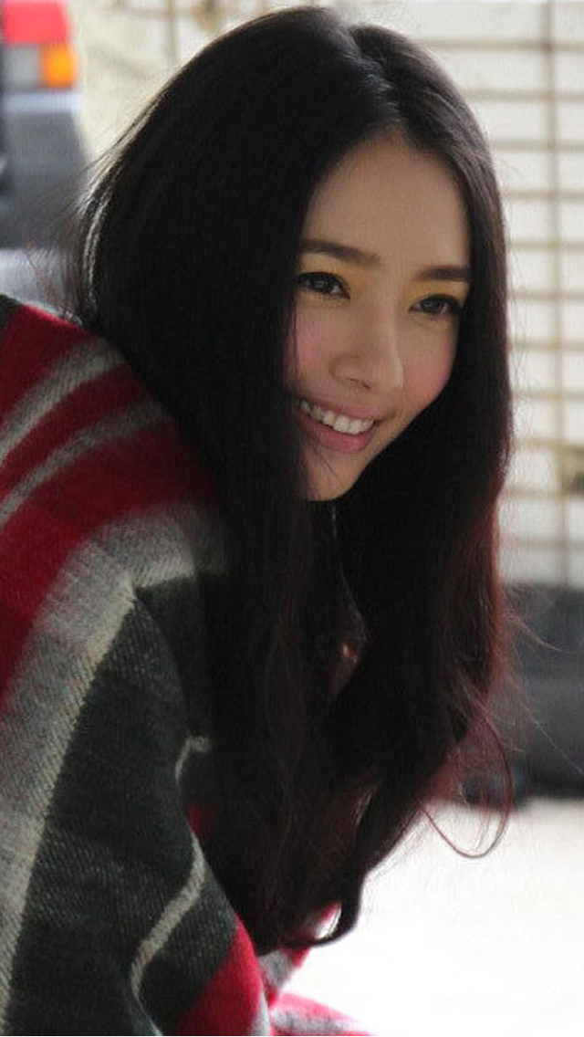 郭碧婷(Bea Hayden),1984年1月16日,拥有四分之一美国血统,华语影视女演员、平面模特。 今天小编就给大家送上一组清纯美女郭碧婷的美照,喜欢的小伙伴们赶紧收藏起来吧。